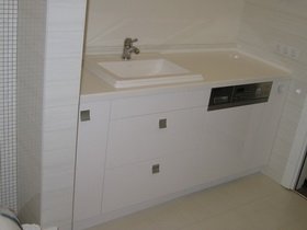 фото мебели для ванной на заказ белая