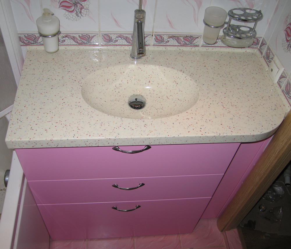 мебель для ванной на заказ розовая 504