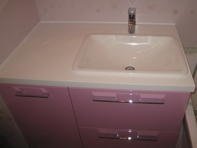 фото мебели для ванной комнаты светлая сирень