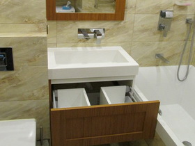 фото мебели для ванной комнаты коричневый шпон